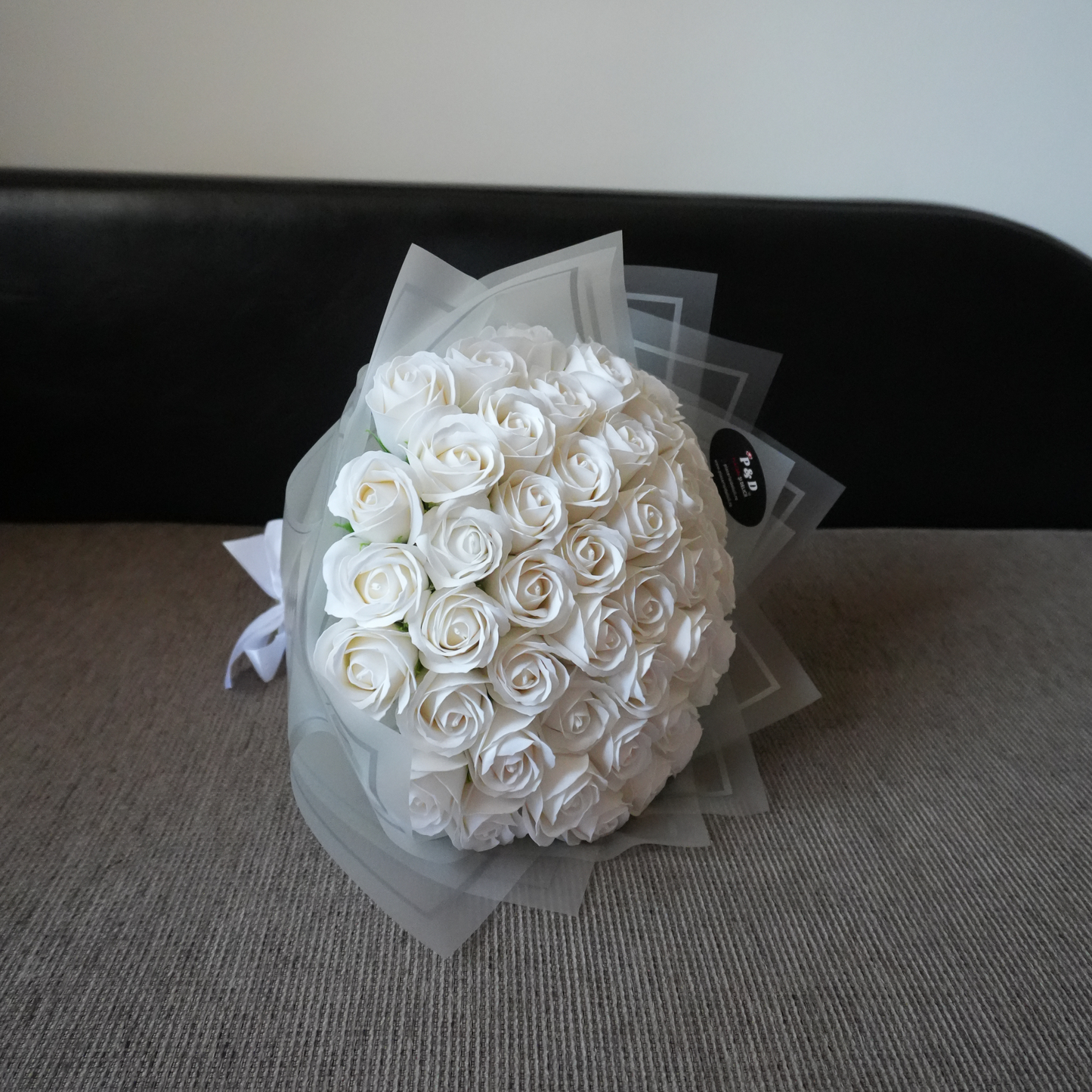 Buchet Premium cu 49 Trandafiri (Multiple Culori Disponibile)