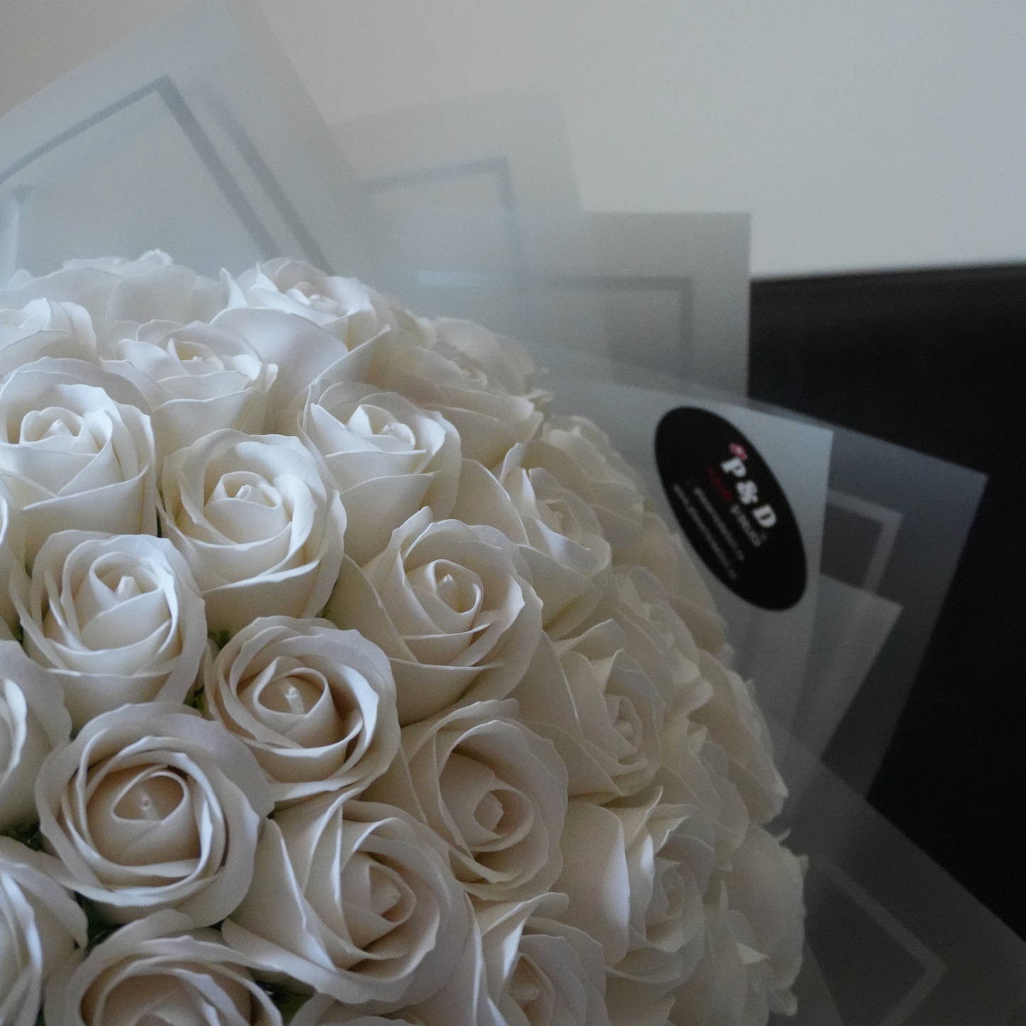 Buchet Premium cu 49 Trandafiri (Multiple Culori Disponibile)