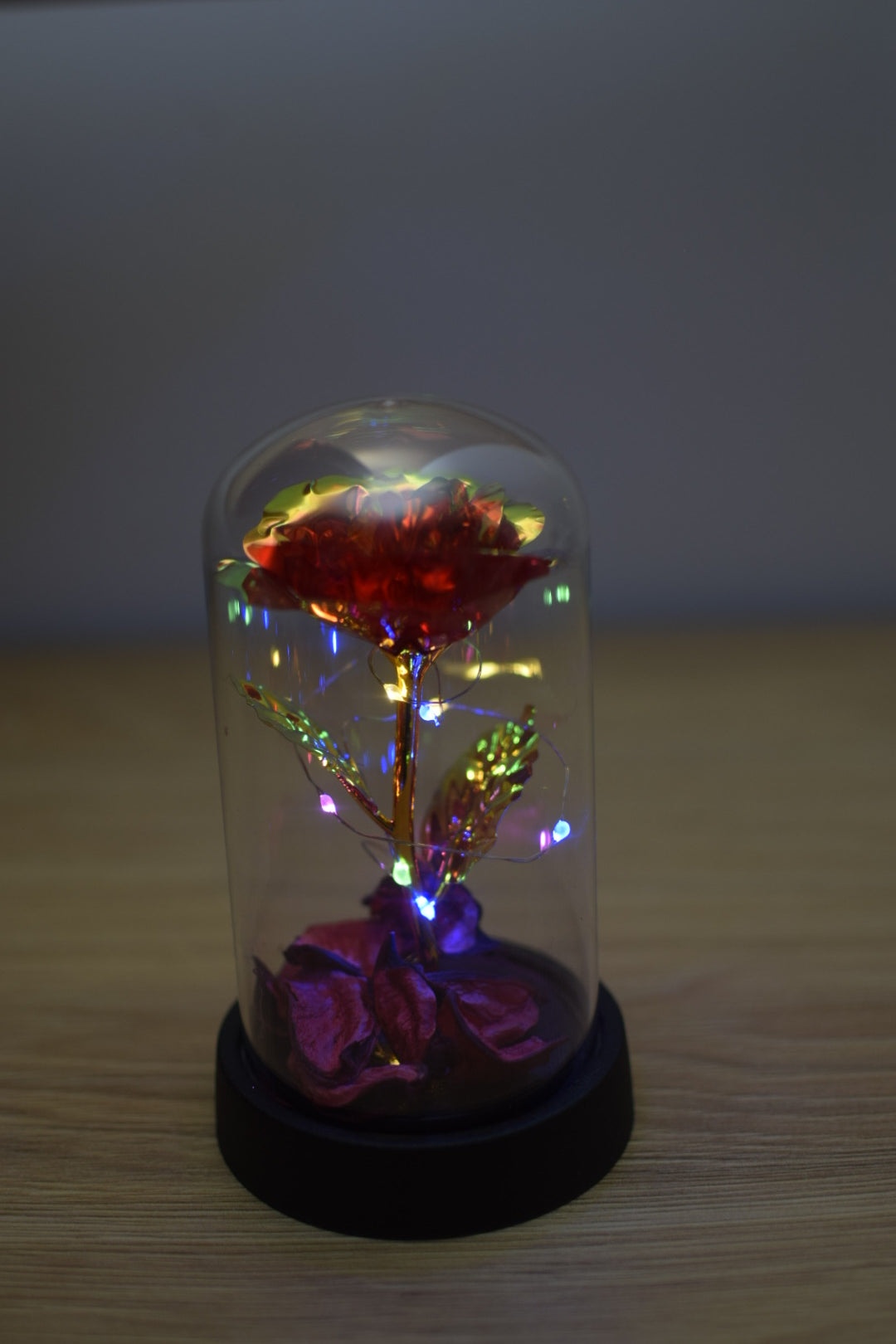 Trandafir Premium în Cupolă cu LED – Cadou Elegant și Special