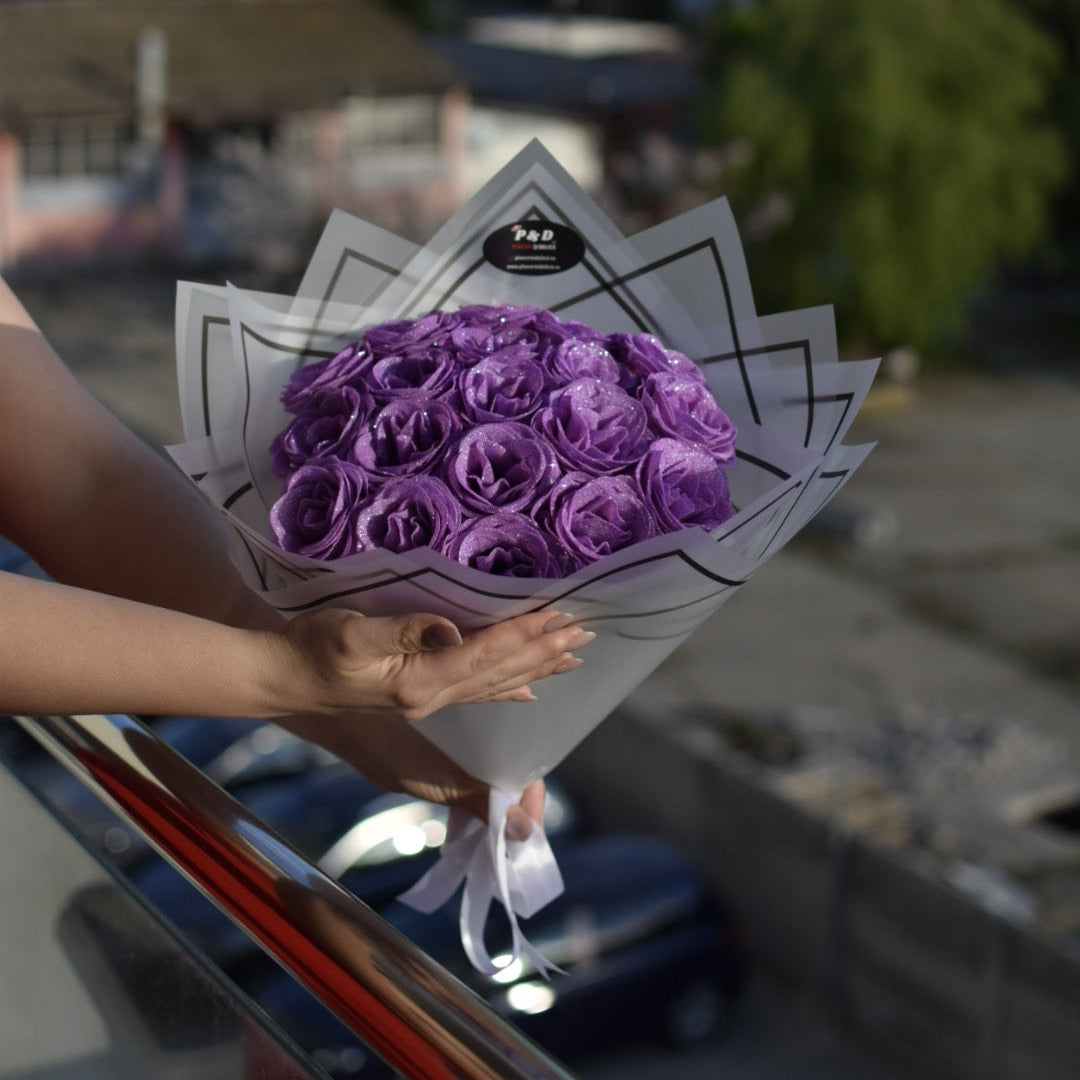 Buchet Trandafiri Royal Cu Sclipici Premium Mov