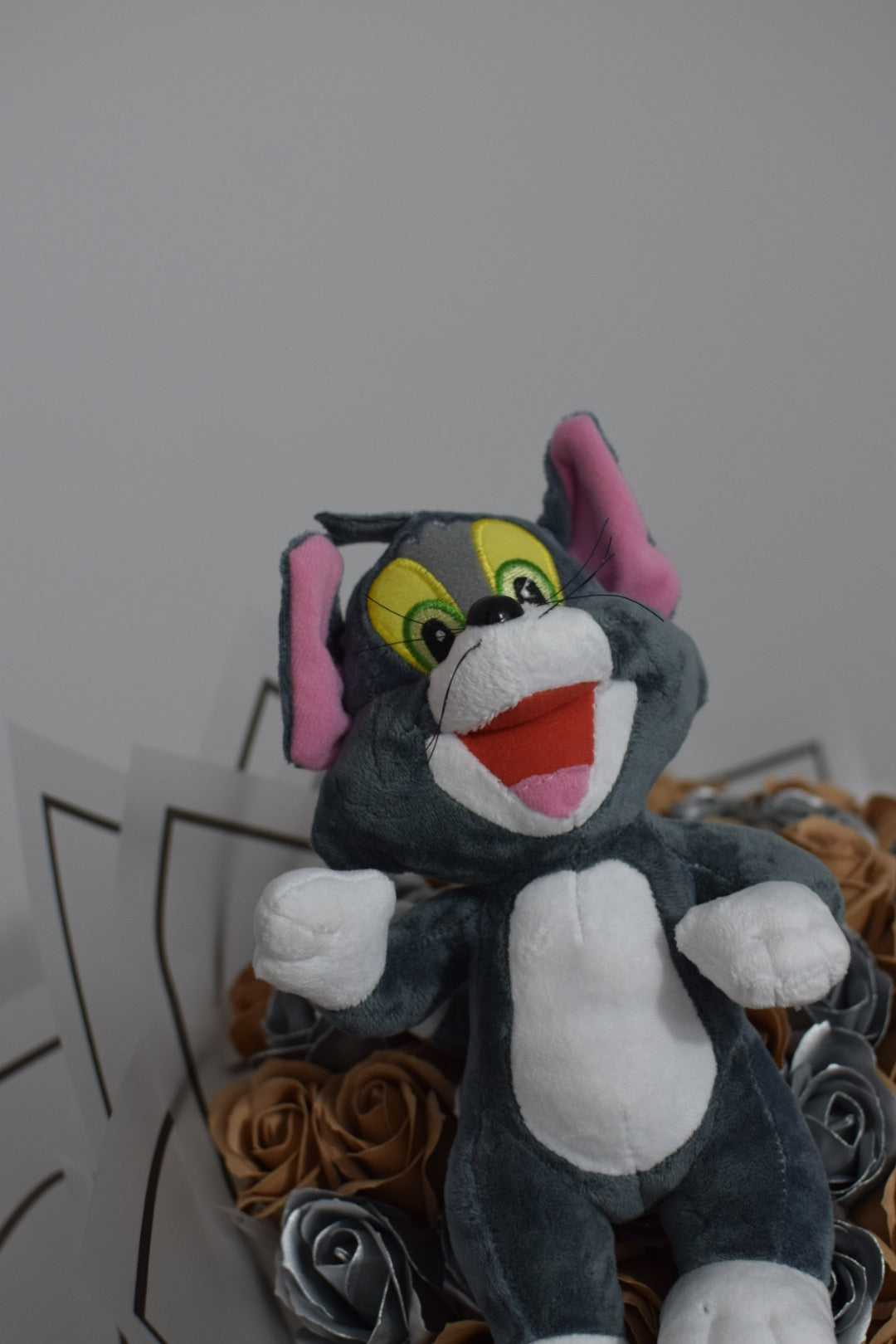 Buchet 101 Trandafiri Premium cu Tom & Jerry – Cadou Unic