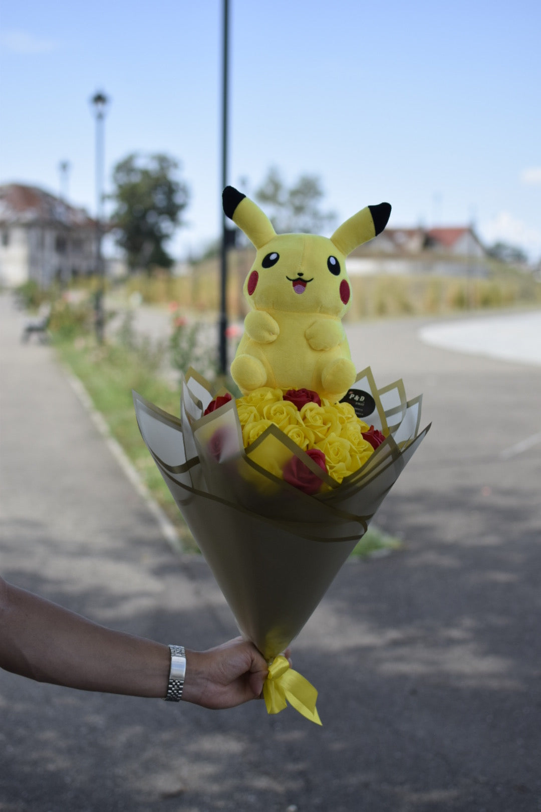 Buchet trandafiri cu Pikachu