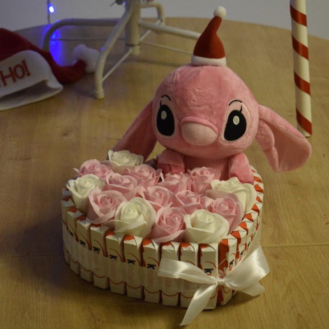 Aranjament Kinder cu Stitch și Angel (Cadoul perfect de Crăciun🎅)