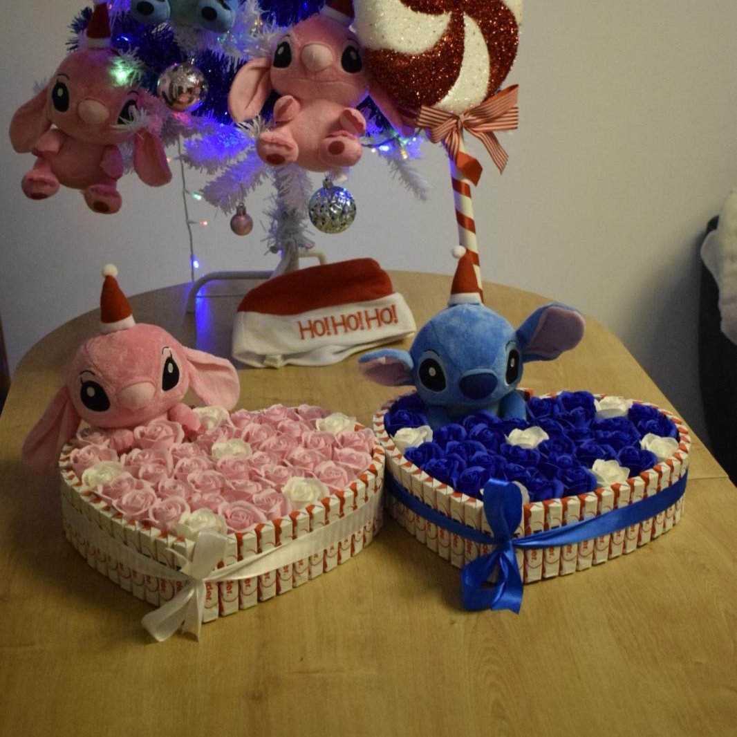 Aranjament Kinder cu Stitch și Angel (Cadoul perfect de Crăciun🎅)