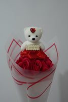 Buchet romantic „I Love You” – trandafiri premium cu ursuleț