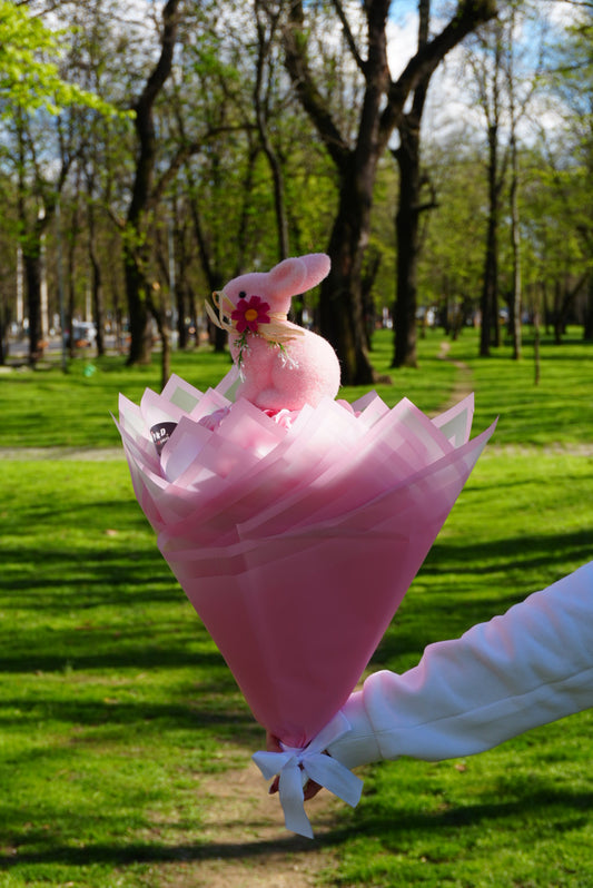 Buchet cu Iepuraș – Cadoul Perfect de Paște