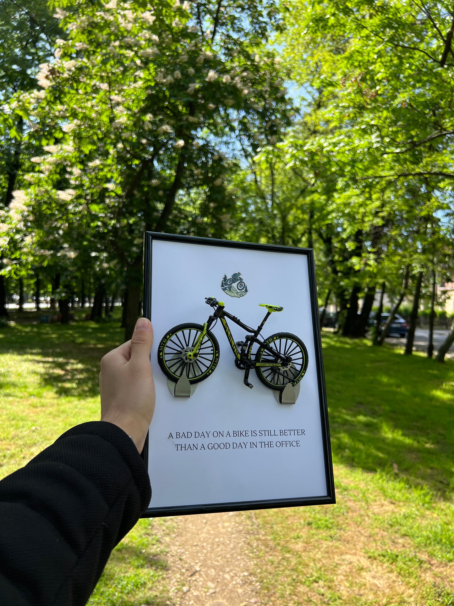 Tablou A4 cu machetă bicicletă MTB