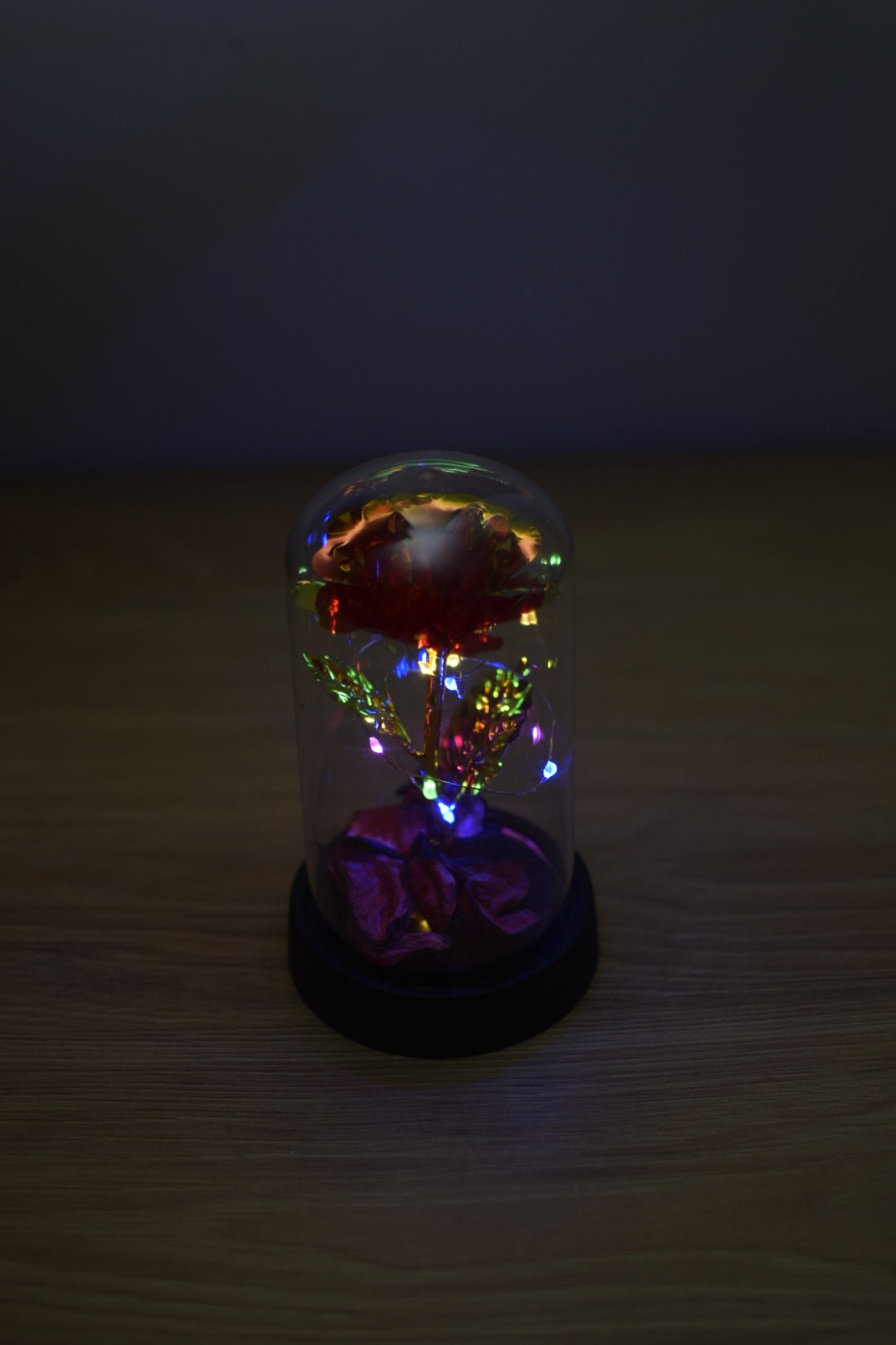 Trandafir Premium în Cupolă cu LED – Cadou Elegant și Special