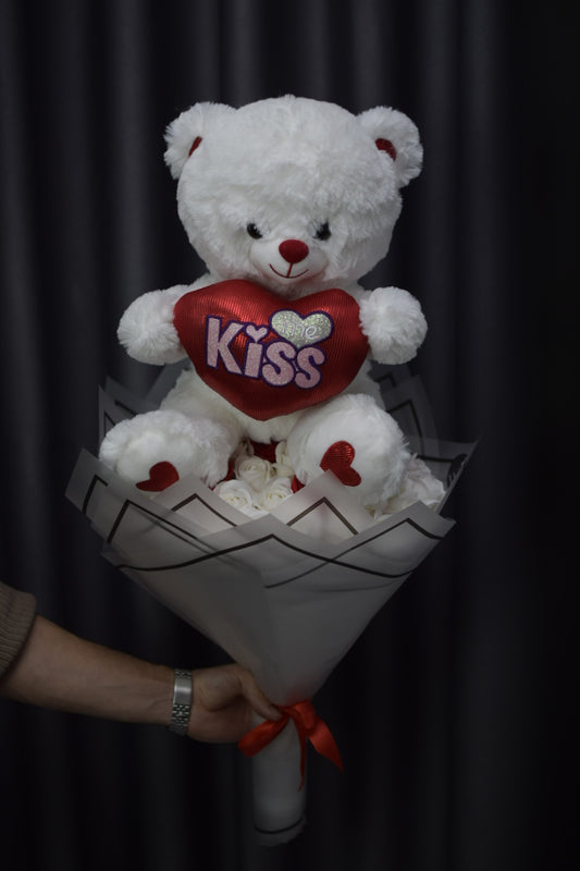 Buchet Valentine’s Day cu Trandafiri și Urs Mare – Cadou pentru Iubită