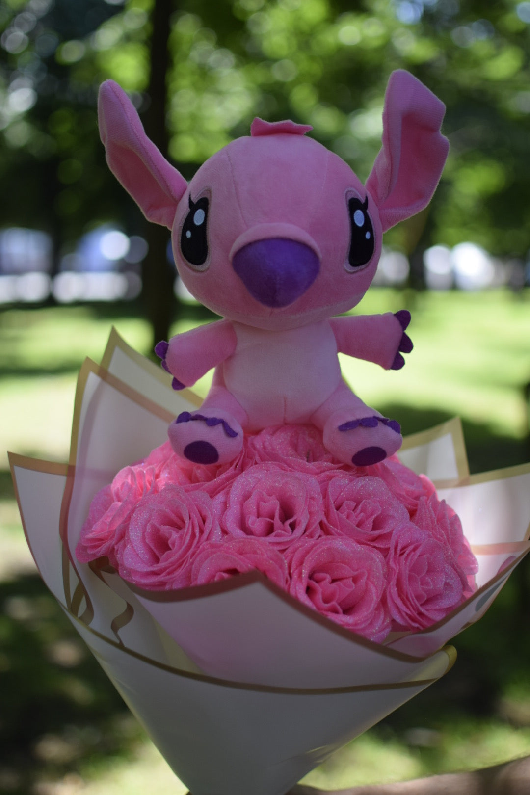 Buchet Trandafiri Premium Sclipici cu Stitch și Angel