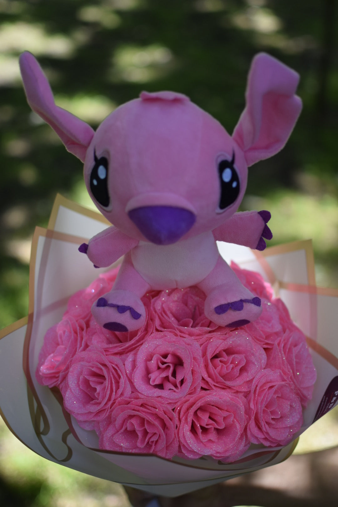Buchet Trandafiri Premium Sclipici cu Stitch și Angel